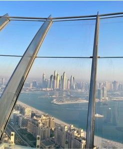 Vista moderna de Dubái desde un mirador en altura con Passion Dubai Tours