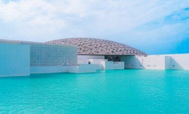 Museo Louvre Abu Dhabi – Tour privado cultural en español más allá de la Gran Mezquita