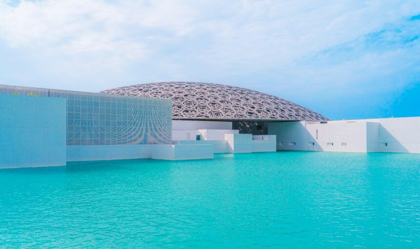 Museo Louvre Abu Dhabi – Tour privado cultural en español más allá de la Gran Mezquita