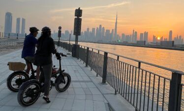 Tour en bicicleta eléctrica por Dubái – Excursión privada guiada en español más allá del lujo