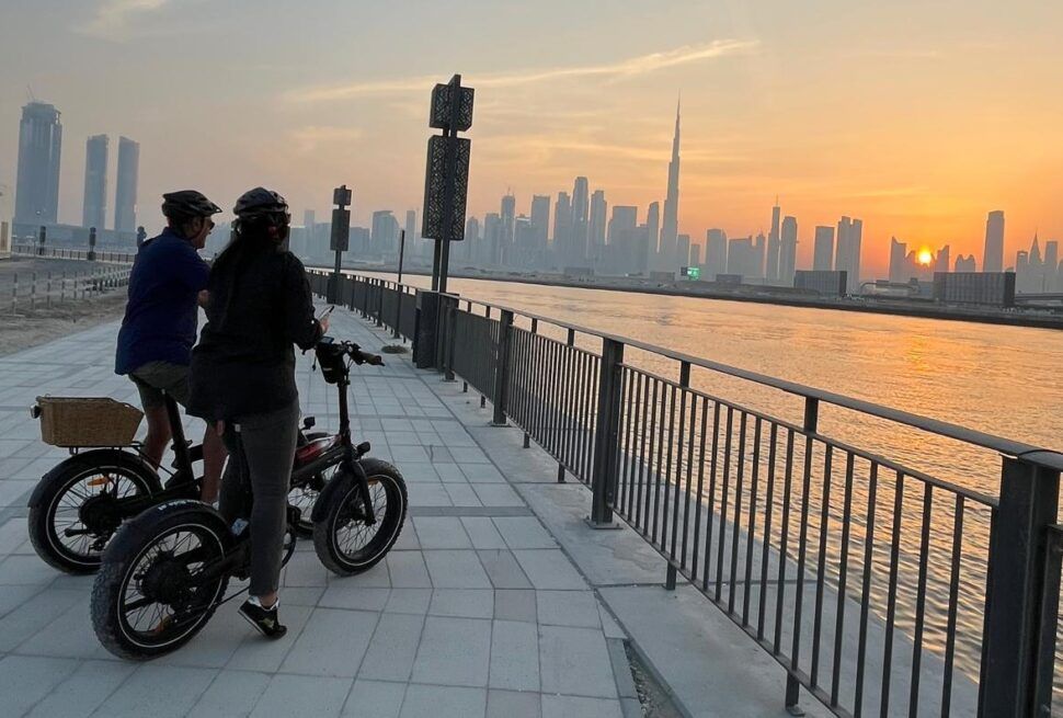 Tour en bicicleta eléctrica por Dubái – Excursión privada guiada en español más allá del lujo